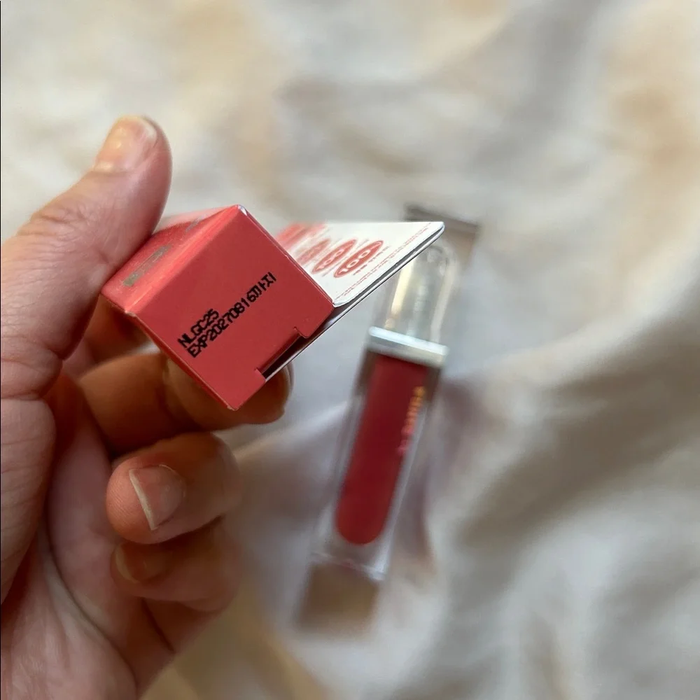 B by Banila lip plumper in Maxi peach